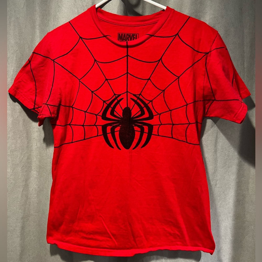 Medium Web-Slinger Tee - Classic Spider-Man Red, Marvel Fan Must-Have!